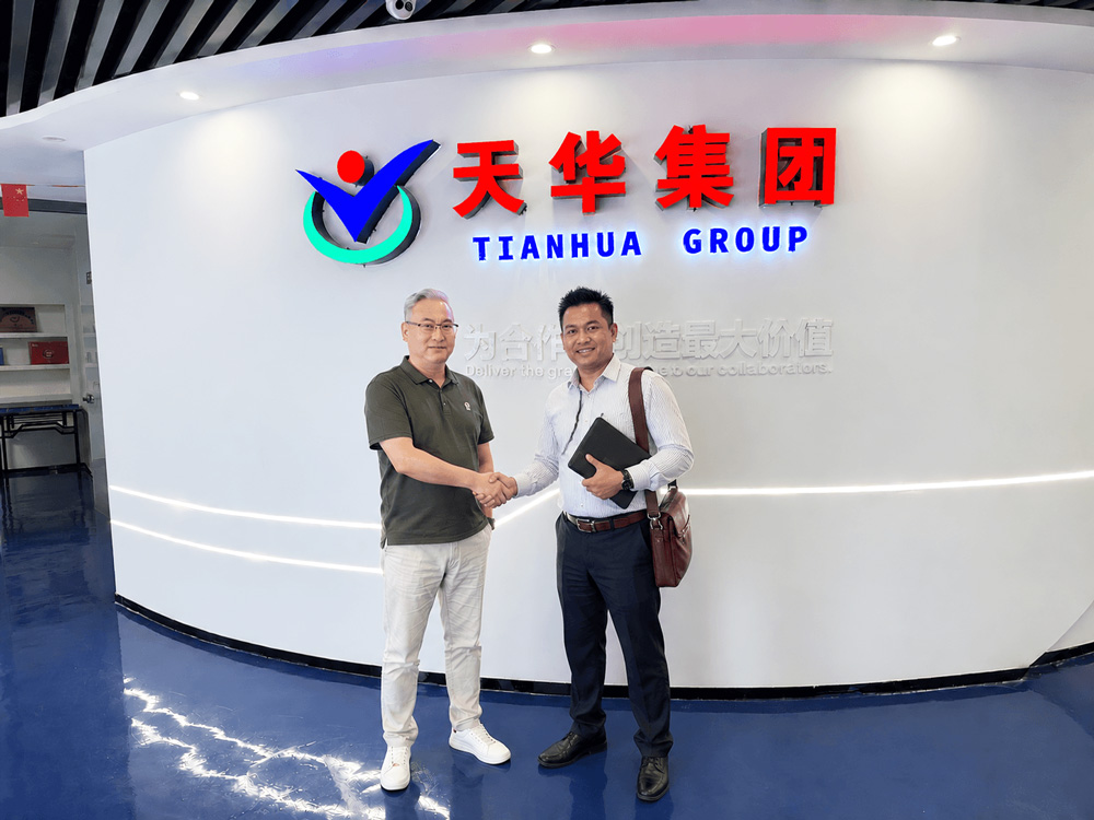 Myanmar Customer Visits Tianhua Traffic and Signs 1,000 Tons Ann