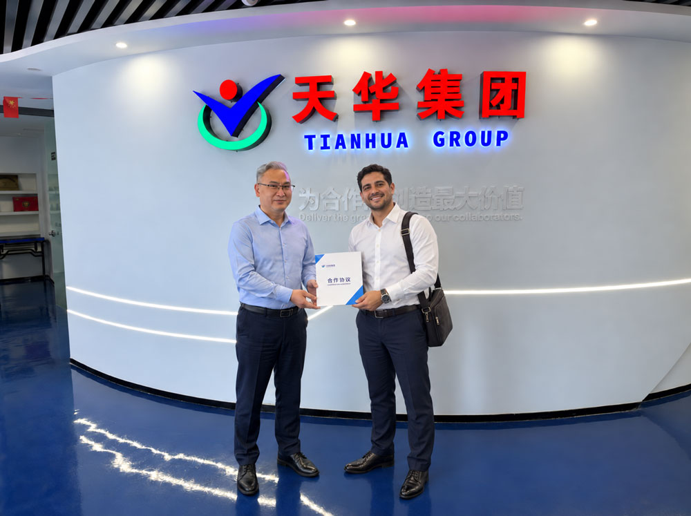 Tianhua Traffic Group and Venezuelan customer concluding road marking equipment and material purchasing negotiations in Zhengzhou