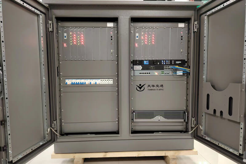 Traffic light signal controller