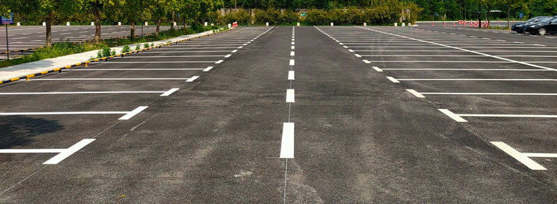 Thermoplastic road marking paint for parking lots