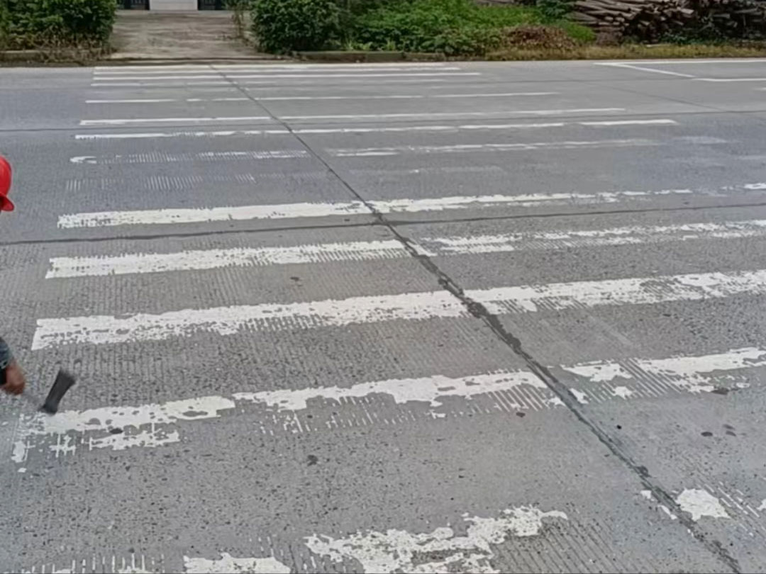 Why Local Thermoplastic Road Marking Paint Suppliers Often Fail on Long-Term Performance