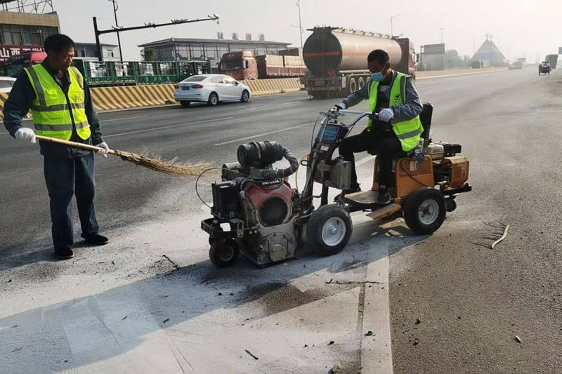 Road marking removal machine
