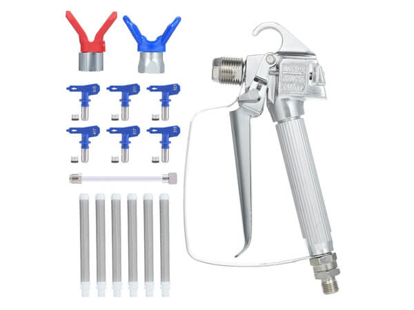 Road marking spray nozzles